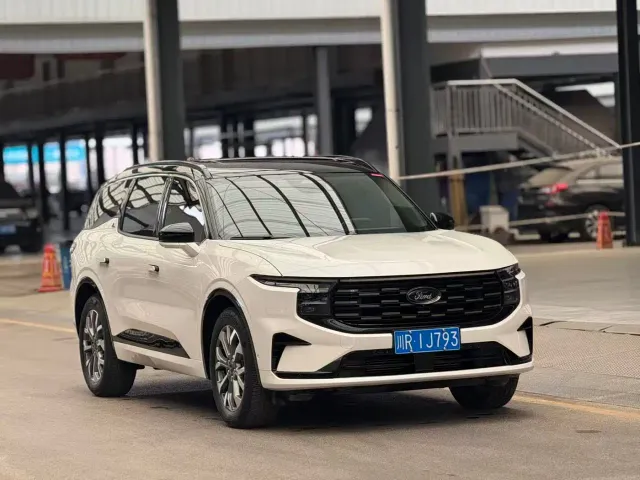Ford Edge — Фото автомобиля 3