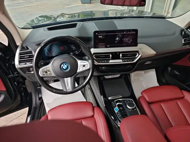 BMW iX3 — Фото автомобиля 9