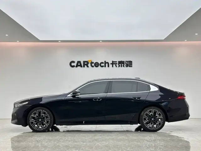 BMW 5 Series — Фото автомобиля 2