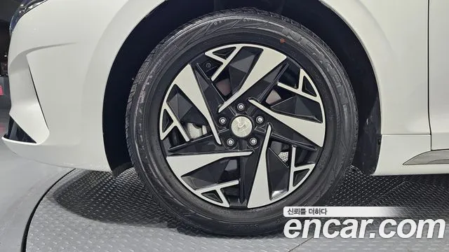 Hyundai Grandeur (New) Hybrid — Фото автомобиля 5