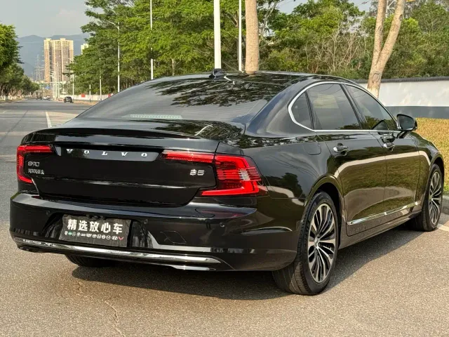 Volvo S90 — Фото автомобиля 4