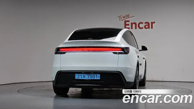 Tesla Model Y — Фото автомобиля 4
