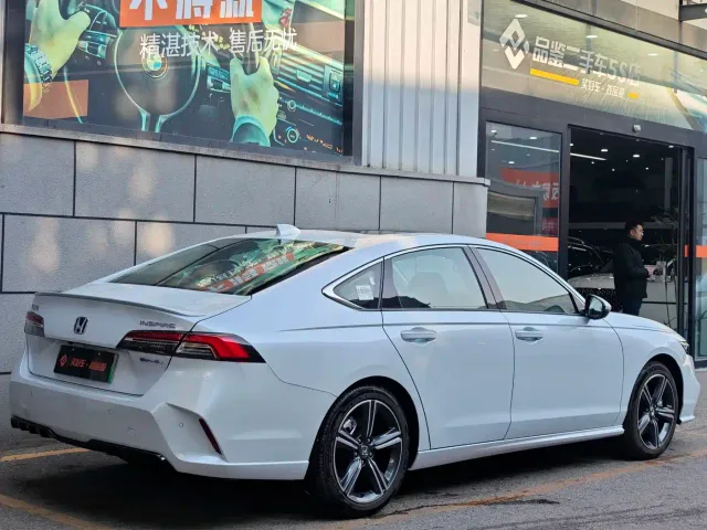 Honda Inspire Hybrid — Фото автомобиля 3