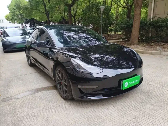 Tesla Model 3 — Фото автомобиля 3
