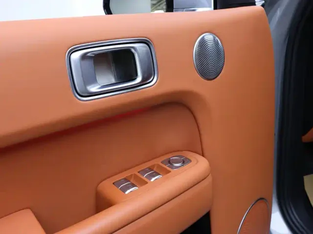 Li Auto L8 — Фото автомобиля 11