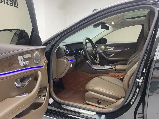 Mercedes-Benz E-Class — Фото автомобиля 17