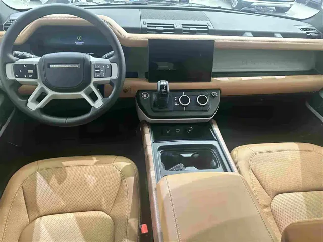 Land Rover Defender — Фото автомобиля 14