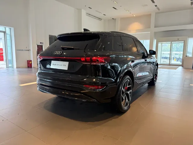 Audi Q6L e-tron — Фото автомобиля 6