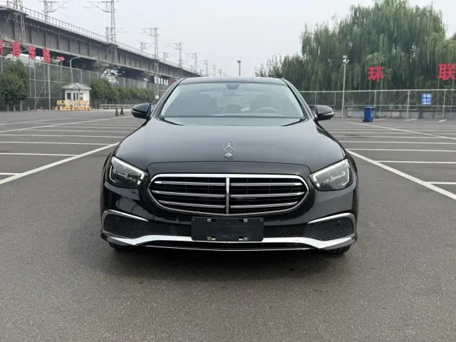 Mercedes-Benz E-Class — Фото автомобиля 2
