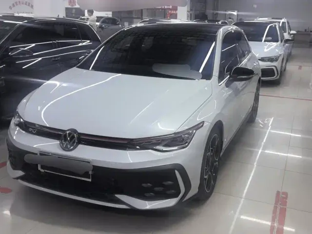 Фотография автомобиля — Volkswagen Golf GTI