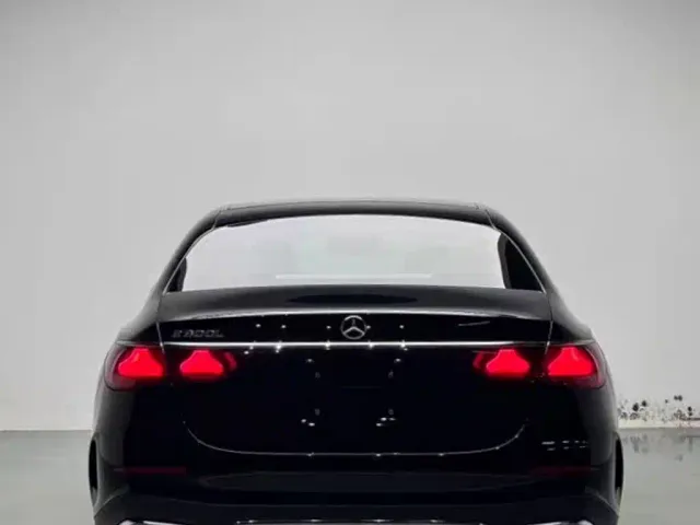 Mercedes-Benz E-Class — Фото автомобиля 18