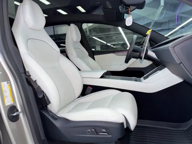 Tesla Model Y L — Фото автомобиля 8