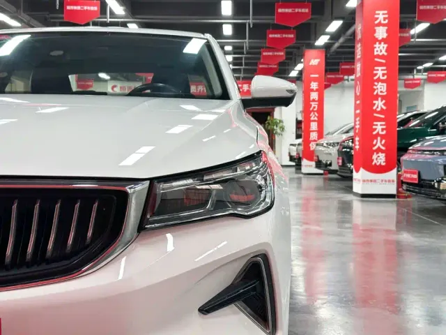 Geely Emgrand — Фото автомобиля 10