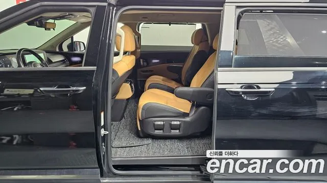 Kia Carnival Generation 4 — Фото автомобиля 11