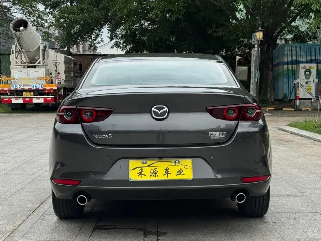 Mazda Axela — Фото автомобиля 16