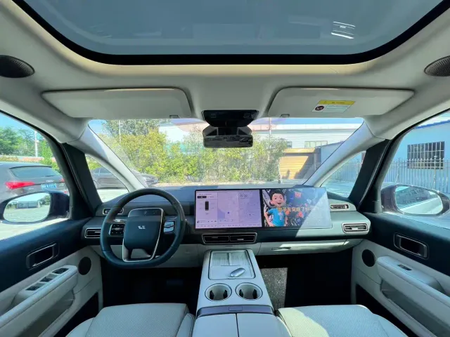 Li Auto MEGA — Фото автомобиля 6