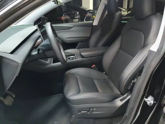 Tesla Model Y — Фото автомобиля 14