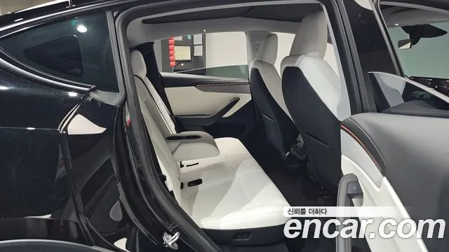 Tesla Model Y — Фото автомобиля 12