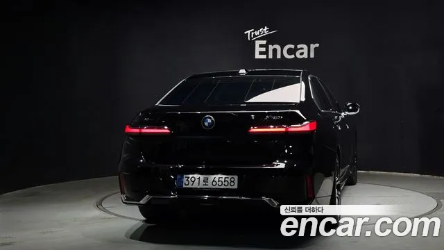 BMW 7-Series 7 серия (G70) 740i xDrive M Sport — Фото автомобиля 4