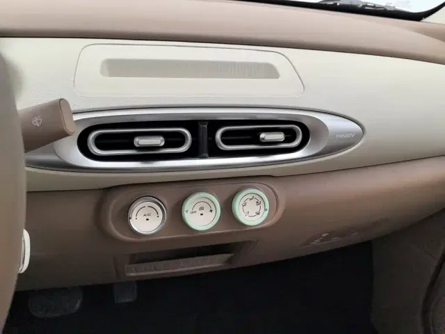 Wuling Hongguang Mini EV — Фото автомобиля 12