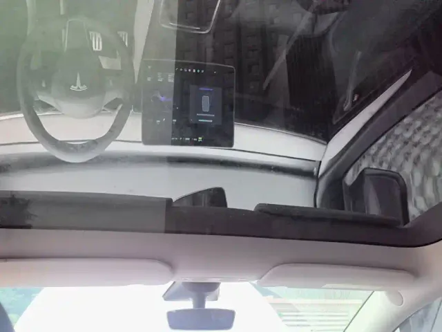 Tesla Model Y — Фото автомобиля 17
