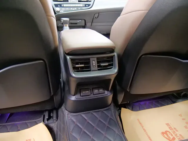 Lexus ES — Фото автомобиля 16