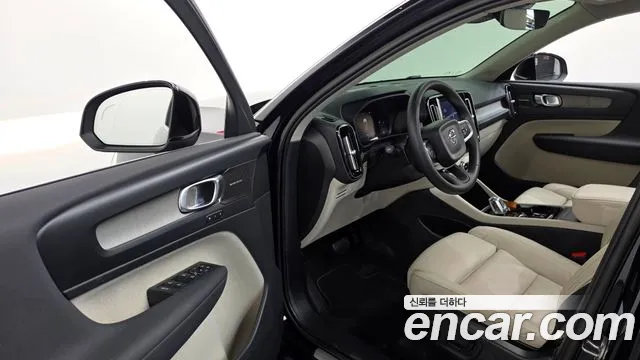 Вольво XC40 B4 Ultimate Bright — Фото автомобиля 10