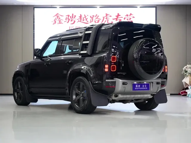 Land Rover Defender — Фото автомобиля 5