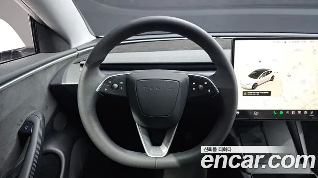 Tesla Model 3 — Фото автомобиля 12