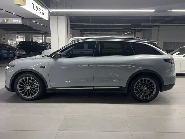 Leapmotor C11 — Фото автомобиля 10