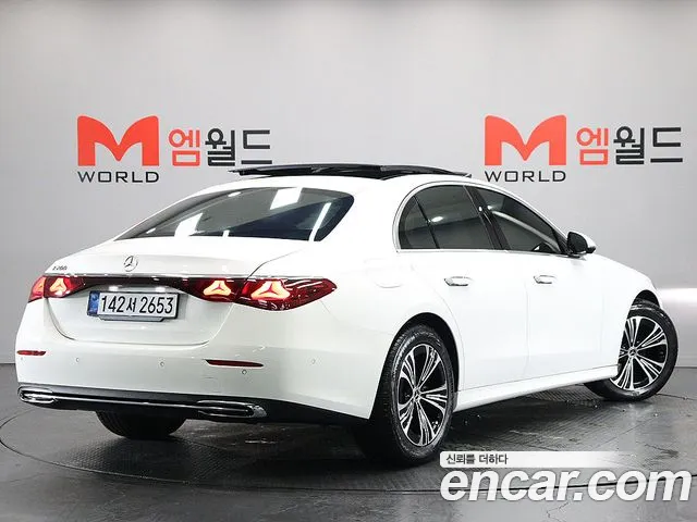 Mercedes-Benz E-Class — Фото автомобиля 3