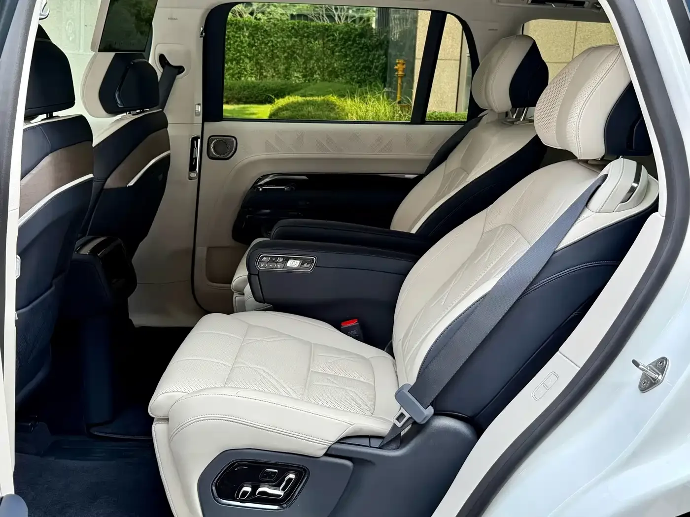 ZEEKR Zeekr 9X 2025 model Ultra Edition 70kWh — Фото автомобиля 13