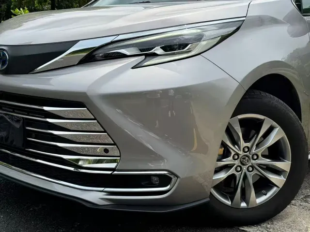 Toyota Sienna — Фото автомобиля 15