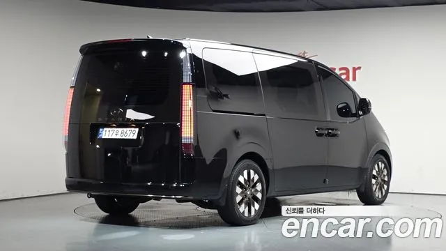 Фотография автомобиля — Hyundai Staria