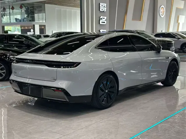 Geely Galaxy E8 — Фото автомобиля 9