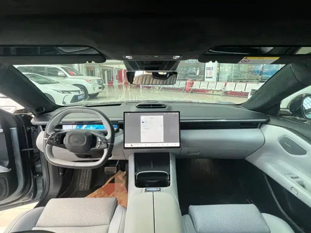 Lynk & Co Z10 — Фото автомобиля 5