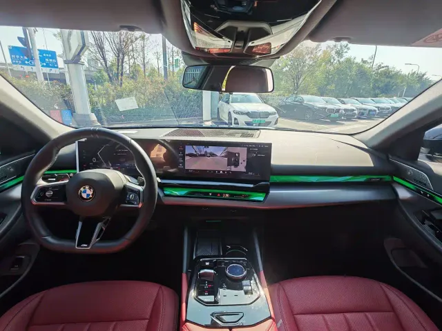 BMW 5 Series — Фото автомобиля 16