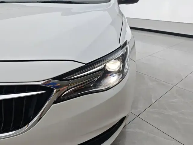 Buick Excelle — Фото автомобиля 5