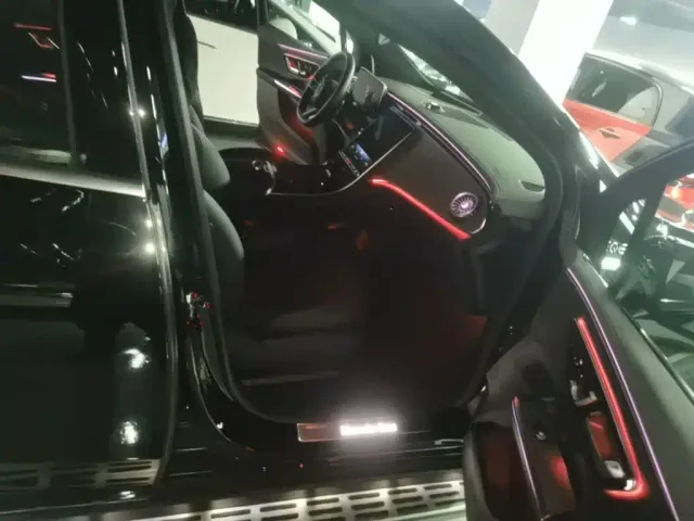 Mercedes-Benz EQE SUV — Фото автомобиля 8