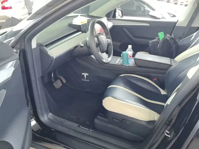 Tesla Model Y — Фото автомобиля 14