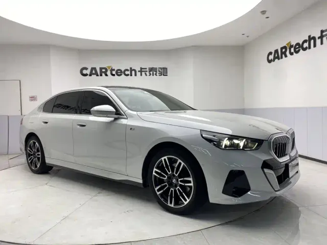 BMW 5 Series — Фото автомобиля 2