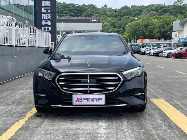 Mercedes-Benz E-Class — Фото автомобиля 3