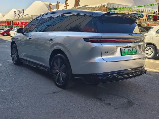 Li Auto i8 — Фото автомобиля 7