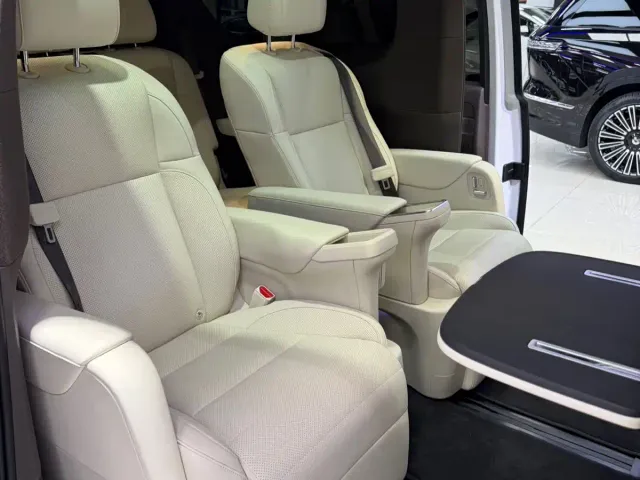 Li Auto MEGA — Фото автомобиля 9