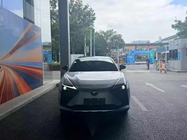 Lexus RZ — Фото автомобиля 2