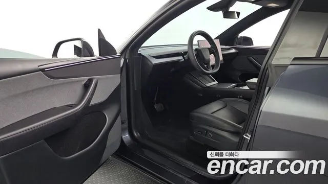 Tesla Model Y — Фото автомобиля 10