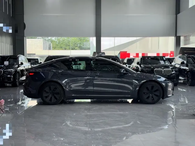 Tesla Model 3 — Фото автомобиля 3