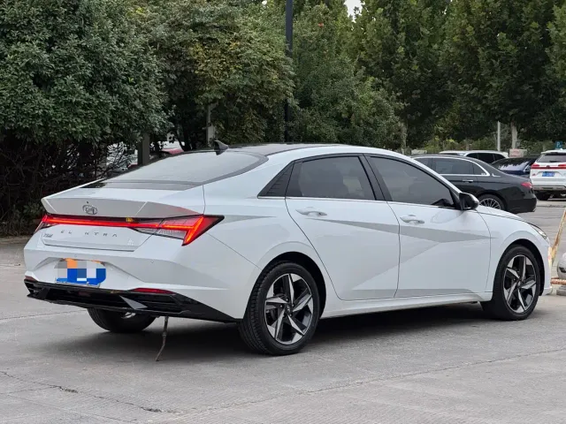 Hyundai Elantra — Фото автомобиля 6