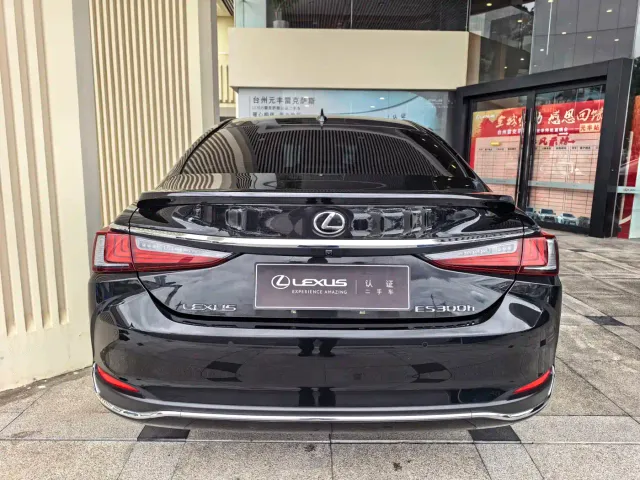Lexus ES — Фото автомобиля 3