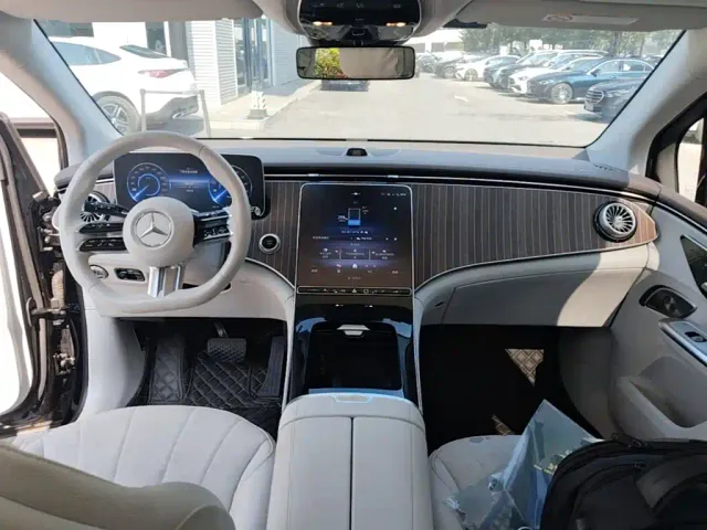 Mercedes-Benz EQE SUV — Фото автомобиля 13